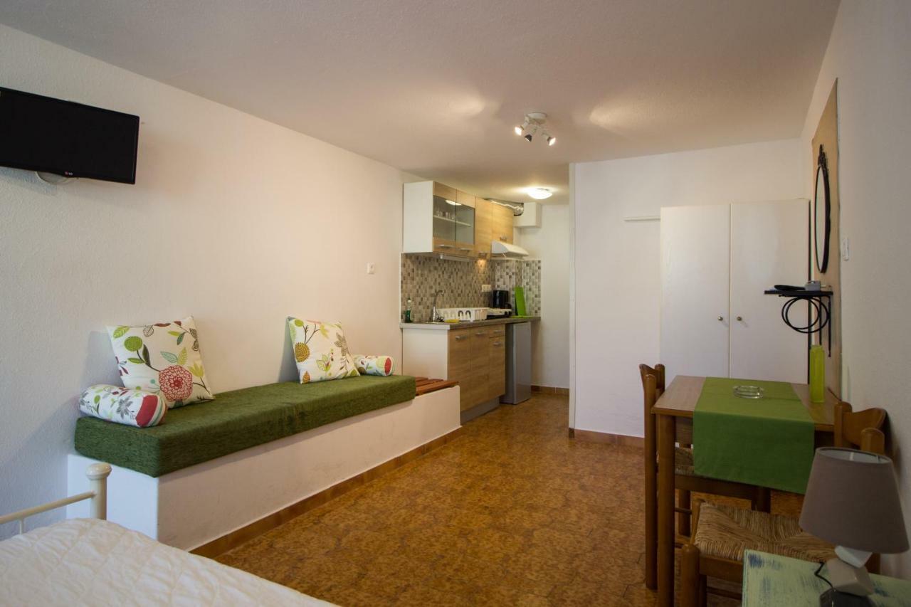 Blue Era Apartments Batsíon Extérieur photo